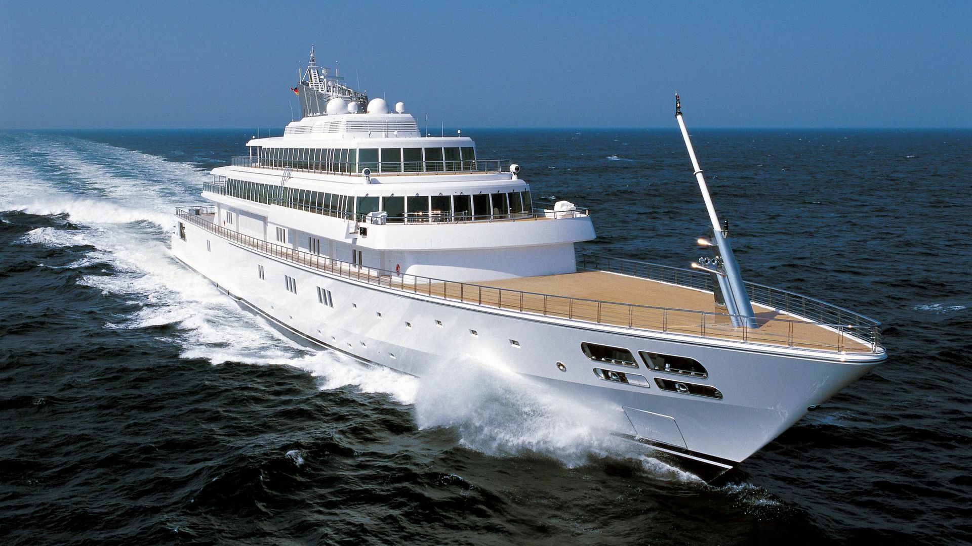 RISING SUN yacht (Lurssen, 138m, 2004)